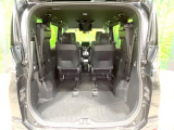 普段のお買い物や通勤、送迎等に十分な荷室スペースを確保しております。セカンドシートを倒すと、大きな荷物の積載も可能です♪
