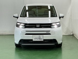 LEDヘッドライトを装備しています。LEDヘッドライトはとても明るく、雨の日や夜間走行も安全・安心です。オートライトコントロール付きで周囲の明るさに応じて自動で点灯・消灯します