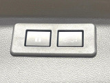 【パワーバックドア】スマートキーや運転席のボタンを押すだけでリアゲートが自動で開閉します!荷物を持っている時や、高い位置にあるバックドアを閉める際に便利な機能です♪