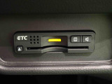 ETCカードを挿入することで高速道路を利用する際の支払いがキャッシュレスになったり、ETCスマートインターチェンジが利用できたり、とても便利なアイテムです!保証は修理保証のみとなります。