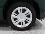 タイヤサイズは(165/65R14)でキャップ付きスチールホイールです。
