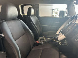 運転席も広々としており運転しやすい環境を実現しています☆室内クリーニングも実施済みです。