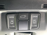 【パワースライドドア】スマートキーや運転席のスイッチでスライドドアの開閉が可能♪電動だから力を入れてドアを開ける必要が無く、小さいお子様でも、重い荷物を持っている時もラクに開け閉めできます♪