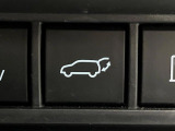 【パワーバックドア】スマートキーや運転席のボタンを押すだけでリアゲートが自動で開閉します!荷物を持っている時や、高い位置にあるバックドアを閉める際に便利な機能です♪