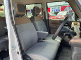 ひじ掛けが付いて運転が楽です