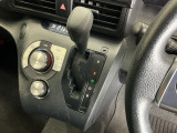発進時から滑らかに加速する無段階変速のCVTはストップ&ゴーの多い街の中も快適です