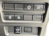 運転席から両側電動スライドドアの開閉ができます