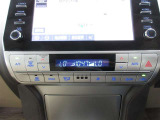 他拠点に展示中のお車も、専用端末でご覧いただけます!お客様のご要望等、何なりと申し付けください!