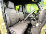 運転席まわりには十分なスペースがあり、大柄な方でもゆったり運転していただける環境です。