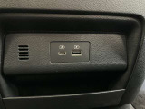 USB電源を装備してます。スマホやタブレットの充電に便利です♪