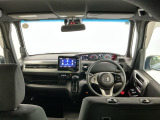 【前方視界】開放的な前方視界!運転がしやすく疲れにくいです♪窓が大きく、見通しがとっても良いおクルマですよ♪