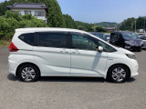 とても便利な【両側電動スライドドア】ドアハンドを少し引くだけでリアドアが自動開閉します。