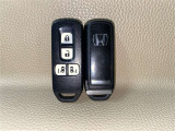 【スマートキー】キーを取り出さずにドアを施錠&解錠。クルマの始動も可能です。