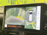 【パノラミックビューモニター】専用のカメラにより、上から見下ろしたような視点で360度クルマの周囲を確認することができます☆死角部分も確認しやすく、狭い場所での切り返しや駐車もスムーズに行えます。
