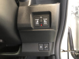 【両側電動スライドドア】リモコンや運転席のスイッチ操作のほか、ドアハンドルを少し引くだけでリアドアが自動開閉します♪