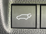 【パワーバックドア】スマートキーや運転席のボタンを押すだけでリアゲートが自動で開閉します!荷物を持っている時や、高い位置にあるバックドアを閉める際に便利な機能です♪