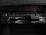 ★ETC(DSRC)が装備されています!!社外品とは違い収まりの良いデザインが人気!高速道路を利用する際は必需品ですよね!!ストレス無く料金所を通過出来ます!!