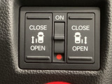 【両側パワースライドドア】両側がパワースライドドアになっており、運転席のスイッチやスマートキーでも開閉が可能です!開口部も広いので乗り降りも楽々♪