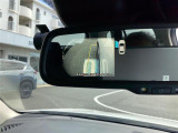 ルームミラーに、左側方が映ります。