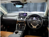 デザインもよく、居心地のよい運転席ですね。分かりやすいスイッチ類ですから操作もしやすく運転をサポートします。