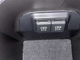 充電用USB端子付き。スマートフォンなどの充電に便利です。