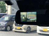 バックミラーにもアラウンドビューモニターの映像が映せます