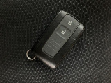 スマートキーを装備!キーを持ち歩いていただくだけでドアロックの開け閉めやエンジン始動も可能です!