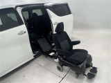 サイドリフトアップシート車!リモコンで昇降出来て、切り離せて車外で車椅子として使用できます!