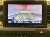 バックでの車庫入れも安心です! リアカメラが付いているバックモニター付のナビを装備しております。操作線もついており距離感も画面から確認できます。