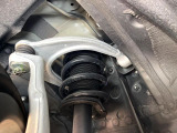 お車を安心してお乗りいただく為には、足回りの定期点検が欠かせません。サービスサポート(有償保証)では無料点検もご提供しており、安心のカーライフをお過ごしいただけるサポート体制が整っています。