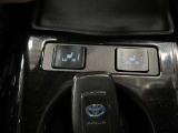 運転席・助手席シートヒーター装備☆  座面と背もたれをすばやく温めるシートヒーターを内蔵。身体を直接温めることができます。 寒い時期には嬉しいアイテムですね♪