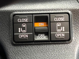 【両側パワースライドドア】スマートキーや運転席のスイッチで後席両側スライドドアの開閉が可能♪電動だから力を入れてドアを開ける必要が無く、小さなお子様でも簡単に開け閉めでき快適です♪