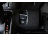 電子制御パーキングブレーキは手動で簡単に操作できます!