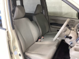 指定工場併設で末永く品質を保ちます。12ヶ月点検や車検はもちろんのこと、国家資格整備士によるお車のアドバイスも致します。