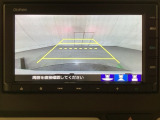 バックでの車庫入れも安心です! リアカメラが付いているバックモニター付のナビを装備しております。操作線もついており距離感も画面から確認できます。
