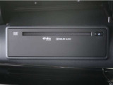 車内でCD DVDのメディアが楽しめます。