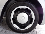 ホイールは車のデザインにマッチした専用タイプです。