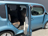 大きく開くリヤドアは乗り降り時に邪魔になりにくいです