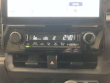 オートエアコンなので車内で快適に過ごせます。