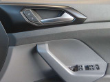 運転席ドア操作部使用感無く綺麗な状態です。