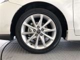 純正17インチアルミ!タイヤサイズは215/50R17です