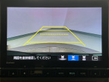 【バックカメラ】運転が苦手な方も車庫入れラクラクです!ギアをリバースに入れれば自動的に切り換わりますので、面倒な操作は不要です♪狭い駐車場もお車を傷つけず安心ですね!