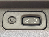 【パワーバックドア】スマートキーや運転席のボタンを押すだけでリアゲートが自動で開閉します!荷物を持っている時や、高い位置にあるバックドアを閉める際に便利な機能です♪