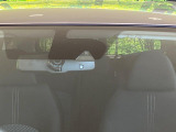 【エマージェンシーブレーキ】走行中に前方の車両等を認識し、衝突しそうな時は警報とブレーキで衝突回避と被害軽減をアシスト。より安全にドライブをお楽しみいただけます。