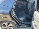 コンパクトな車ですが、後席も充分なスペースを確保しています。足元空間も広くリラックスしてドライブが楽しめます。