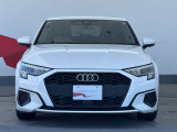 Audiの象徴であるシングルフレームグリルをよりワイドで低くシャープなデザインとすることでワイド&ローのフォルムを協調しています。