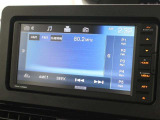 ディスプレイオーディオが搭載。CD/DVDビデオ、Bluetooth/USB入力に対応しています。