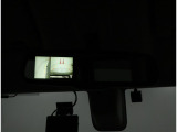 サイドビュー・車両に取り付けたフロント、サイド、バックカメラの映像を合成して画面上に表示させることで、低速時の運転を補助する装置です。