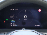 【メーターパネル充電状態や出力・回生状態など、細かく確認することができます。分かりやすいアイコンもポイントです!