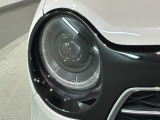 LEDヘッドライトは、点灯の瞬間から最大光量を発揮し、突然暗くなるトンネルなどでの安定感を高めます。